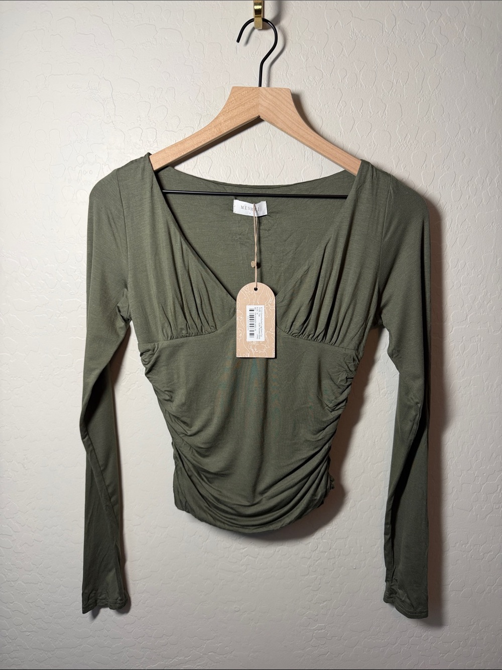 NWT Meshki Sutton Ruched Long Sleeve Deep V Neck Blouse Size M - Picture 2 of 4
